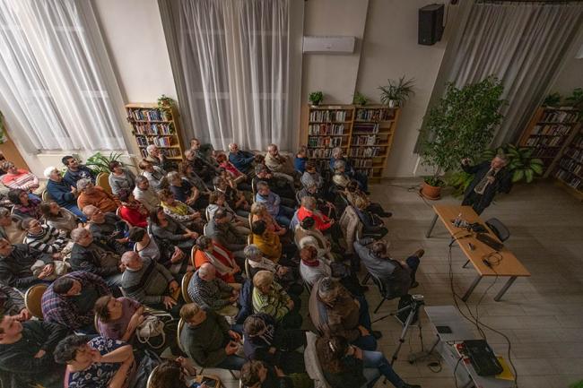 Kalmár János Rejtélyes középkor címmel tartott előadást Gyomaendrődön Kalmár János Rejtélyes középkor címmel tartott előadást Gyomaendrődön