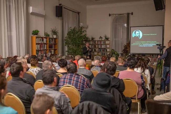 Kalmár János Rejtélyes középkor címmel tartott előadást Gyomaendrődön
